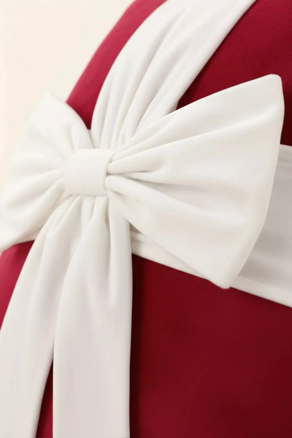 Świąteczna poszewka prezent Christmas Bow BN23 – velvet 45x45, biała z bordową kokardą, dekoracja premium