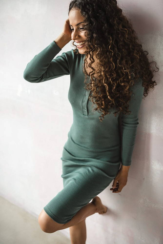 Sukienka ciążowa i do karmienia z dzianiny w prążek Tummy Milk&Love miętowy