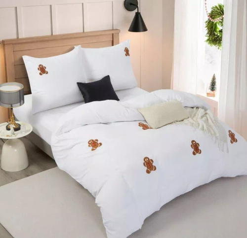 Świąteczna pościel z mikrofibry z motywem pierniczków 3D Cuty Gingerbread– Spod Igły i Nitki, zapięcie na zamek