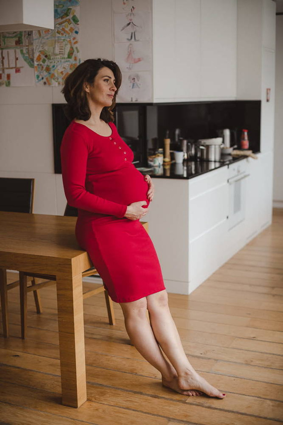 Sukienka ciążowa i do karmienia z dzianiny w prążek Tummy Milk&Love karminowy
