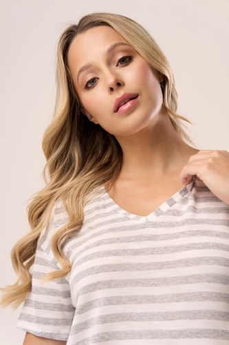 Serina Bluzka Babell jasne paski – wiskoza, krótki rękaw, dekolt V | stylowa i wygodna