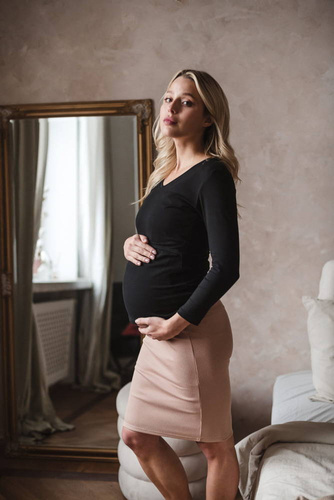 Bluzka do karmienia i ciążowa z dekoltem w serek Milk Shirt czarny