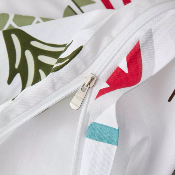 Świąteczna pościel satynowa z bawełny Skiing Spod Igły i Nitki biała czerowna zielona– gładka i elegancka