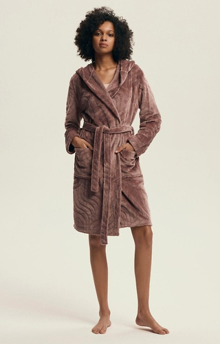 Krótki szlafrok damski 43602 Devyn Henderson mahogany– miękki, ciepły, z kieszeniami