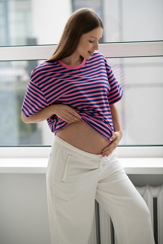 T-shirt do karmienia i ciąży Mamahood oversize z krytymi zamkami OEKO-TEX Milk&Love różowo-niebieskie paski 