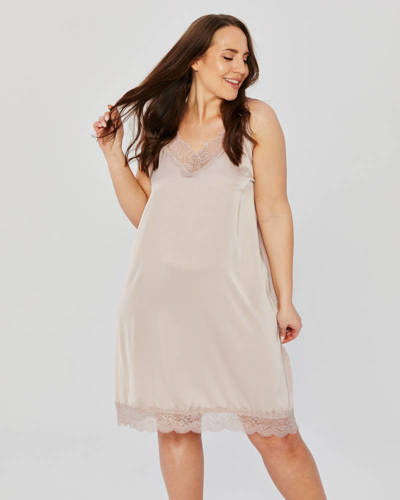 Koszula nocna satynowa z koronką plus size Mona beige