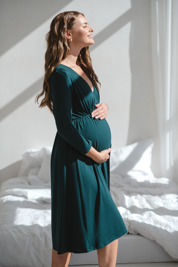 Bambusowa koszula nocna ciążowa i do karmienia Star Light 7/8 Milk&Love butelkowa zieleń– elegancka, oddychająca, idealna do szpitala