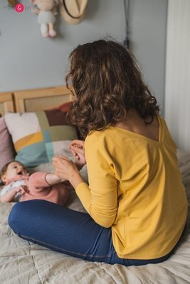 Bluzka ciążowa i do karmienia z rękawem Two Ways Milk&Love ochra