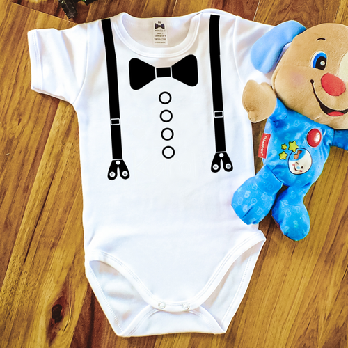 Body krótki rękaw "Muszka i szelki" Moocha biały