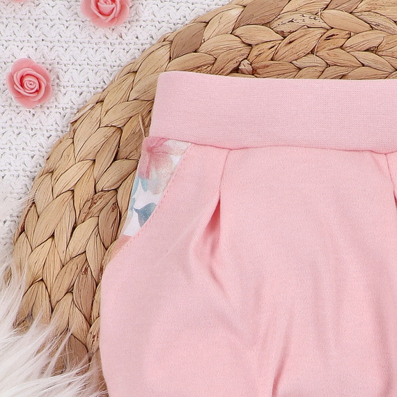 Spodnie z bawełny organicznej Kolorowe kwiatki Nini różowy