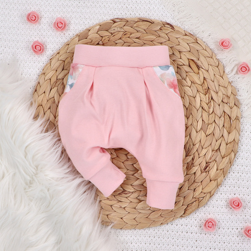 Spodnie z bawełny organicznej Kolorowe kwiatki Nini różowy 