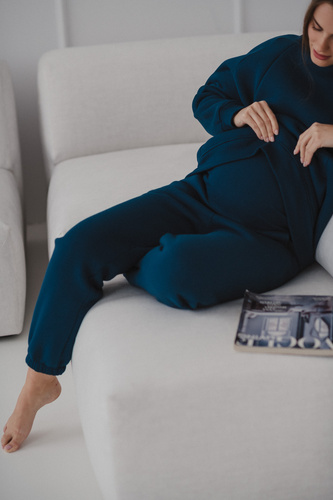 Motherhood Milk&Love navy– spodnie ciążowe dresowe z elastycznym pasem, gruba dzianina, bawełna z poliestrem