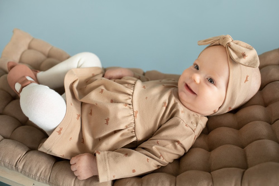 Sukienka z długim rękawem Wooden Pony Pinokio - brąz druk