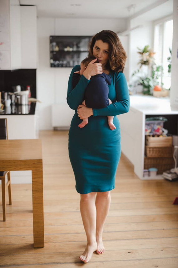 Sukienka ciążowa i do karmienia z dzianiny w prążek Tummy Milk&Love szmaragdowy