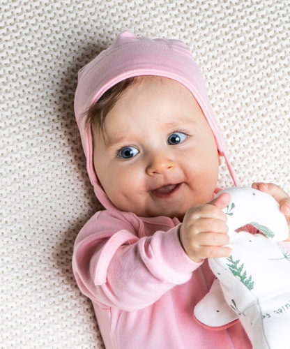 006  A 04 Czapeczka niemowlęca wiązana "Basic" Nicol - różowy