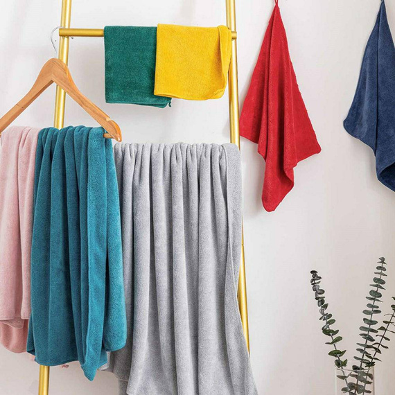 Ręcznik szybkoschnący z mikrofibry Active Spod Igły i Nitki granatowy