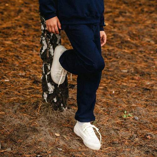 Eevi Simply Comfy granat – bawełniane spodnie dziecięce z kieszeniami i elastycznym pasem