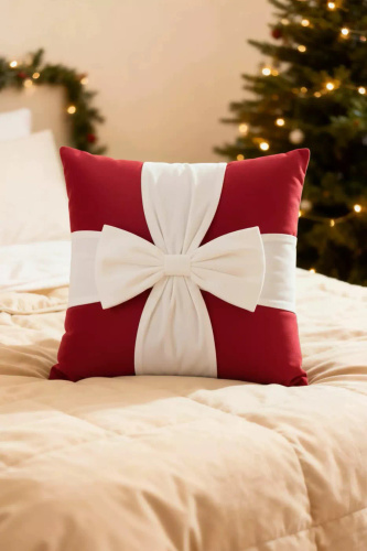 Świąteczna poszewka prezent Christmas Bow BN23 – velvet 45x45, biała z bordową kokardą, dekoracja premium