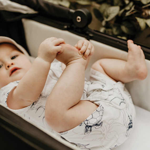 Rampers niemowlęcy Pacific Eevi - biały druk