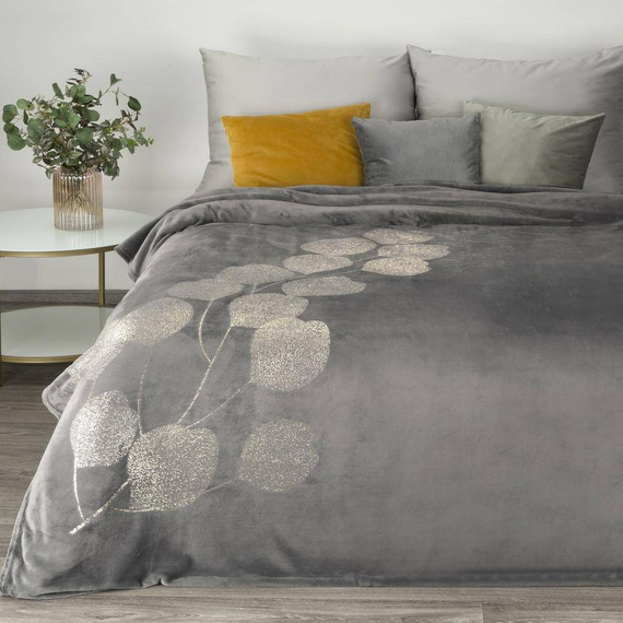 Koc narzuta z mikrofibry z błyszczącym nadrukiem liści Ginko 2 Eurofirany miodowy