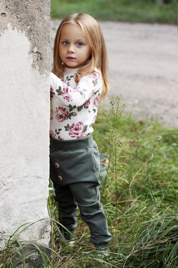 Spodnie niemowlęce dresowe "ROSES" Makoma khaki