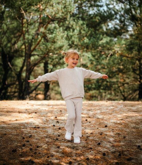 Simply Comfy Eevi beżowe – bawełniane legginsy dziecięce dzwony z elastycznym pasem