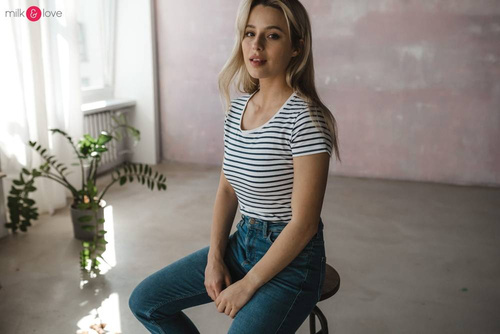 Bluzka do karmienia i ciążowa z krótkim rękawem Milk Shirt Milk&Love w biało-granatowe paski