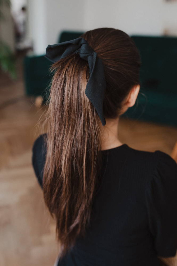 Gumka do włosów ze wstążką Scrunchie Milk&Love czarny