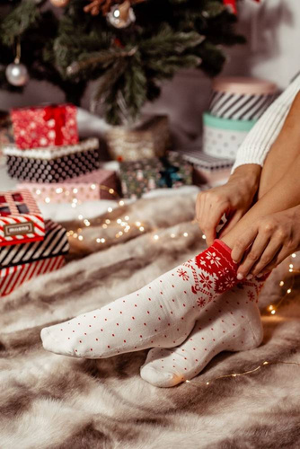 0071-002 Gwiazdki Unique Skarpety damskie Świąteczne Milena -ecru