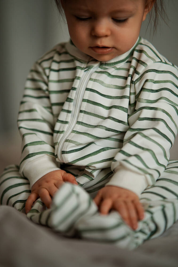 Pajacyk niemowlęcy dresowy "Stripes Z" Makoma