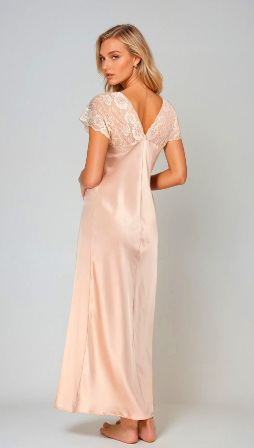 Kalimo Mactan – satynowa halka nocna z koronkowym dekoltem, nude