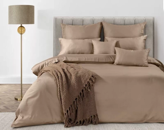 Jednobarwna pościel bawełniana Elegant 1E Eva Minge jasny brązowy | Satynowa miękkość w Twojej sypialni