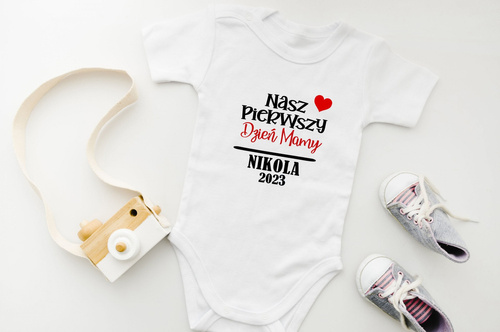 Body krótki rękaw "Nasz pierwszy dzień mamy z imieniem" Moocha biały