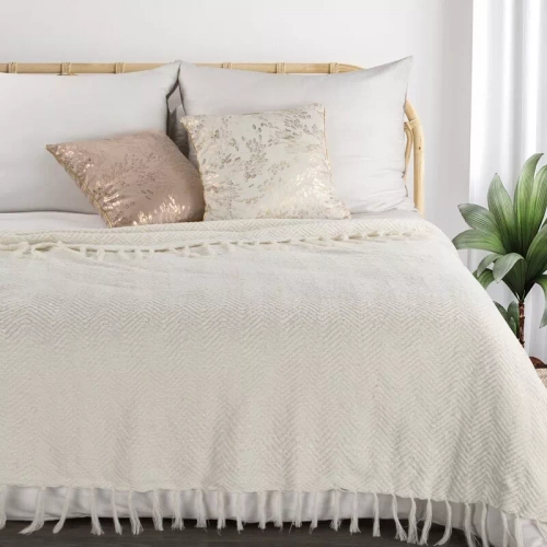 Koc narzuta z frędzlami Milo Eurofirany biały