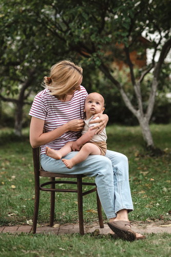 Bluzka do karmienia z krótkim rękawem Milk&Love bordowa w paski