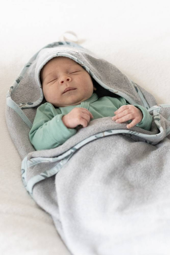 Niemowlęce okrycie kąpielowe z kapturkiem 4461 Doctor Nap - milk