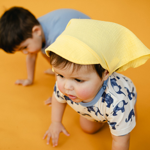 Chustka z daszkiem muślinowa Elephant Eevi - żółta