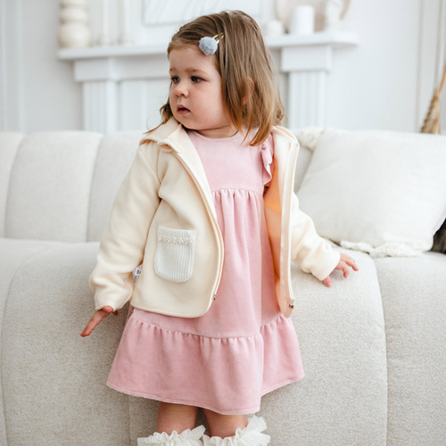 Różowa sukienka welurowa Fluffy Tails Eevi – długi rękaw, falbanki na ramionkach