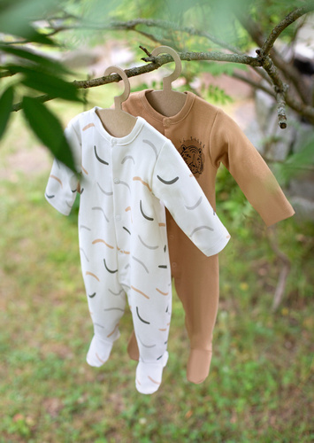 Pajac niemowlęcy Le Tigre Pinokio - ecru druk 