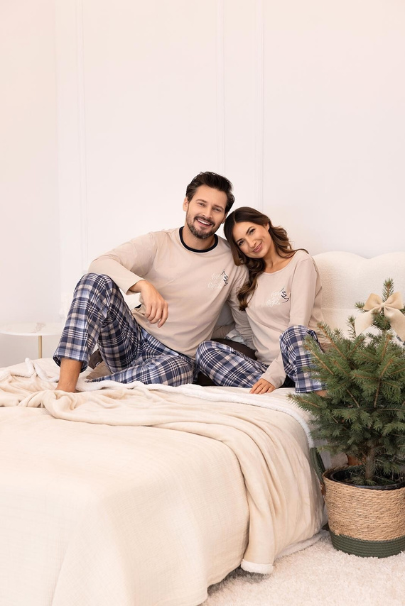 Regina 507 beżowa – bawełniana piżama męska z nadrukiem i spodniami w kratę