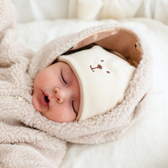 Czapeczka polarowa niemowlęca EEVI Beary Cool – ecru z uszkami i haftem