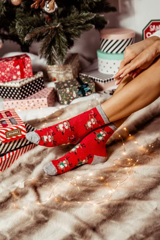 Skarpety Milena 1283.002 – Stojące Renifery, damskie świąteczne, Czerwony