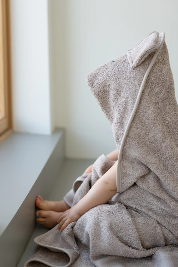 Niemowlęce okrycie kąpielowe z uszami Yosoy - szary