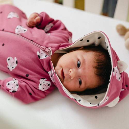 Pajac z kapturem kombinezon Dogs & Spots Eevi - różowy