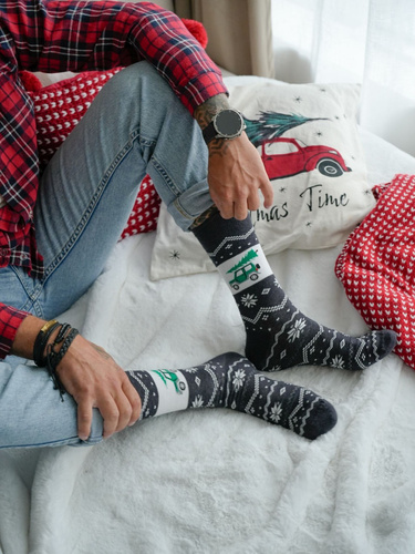 1290-030 Skarpety męskie świąteczne Milena melanż 03 – Samochód z Choinką, bawełniane