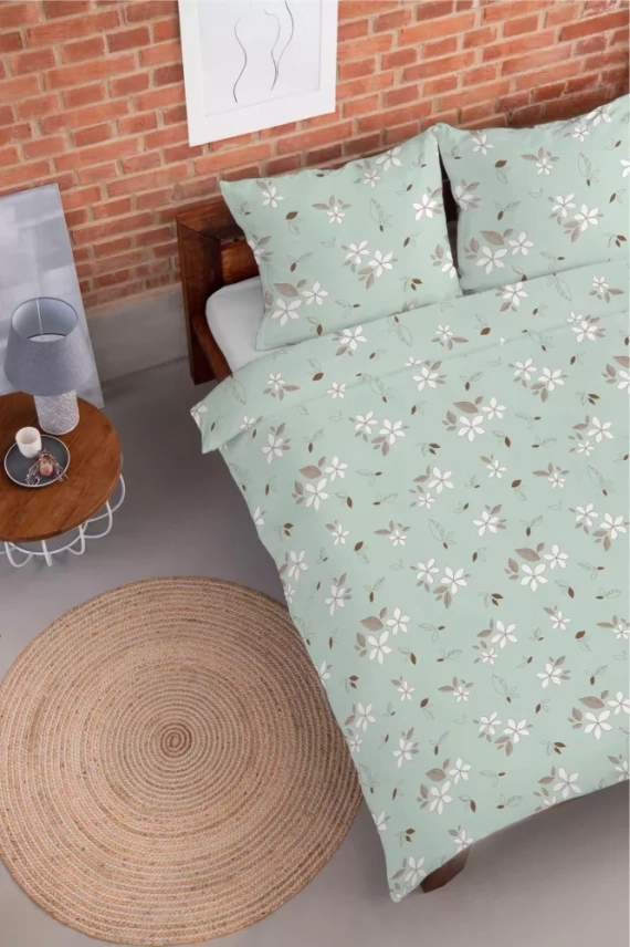 5632 B Detexpol Pastel Flowers miętowa w białe kwiaty i liście– pościel flanelowa bawełniana, miękka i przytulna