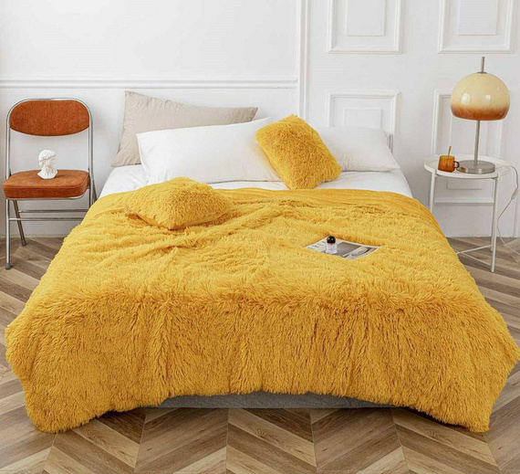 Koc narzuta włochacz futrzak fotelówka Yeti Spod Igły i Nitki pudrowy