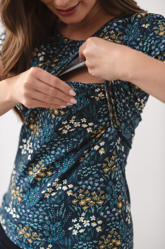 Bluzka do karmienia i ciążowa z krótkim rękawem Milk Shirt Milk&Love łąka na granatowym