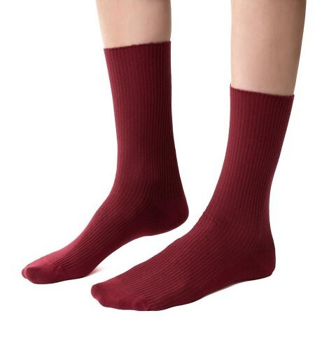 Art. 062 Skarpety damskie Steven 014 ciemne bordo– prążkowane, bezuciskowe, bawełniane