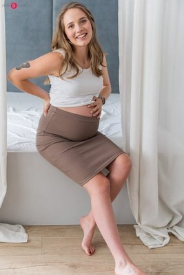 Tummy spódnica ciążowa z dzianiny w prążki Milk&Love cappuccino